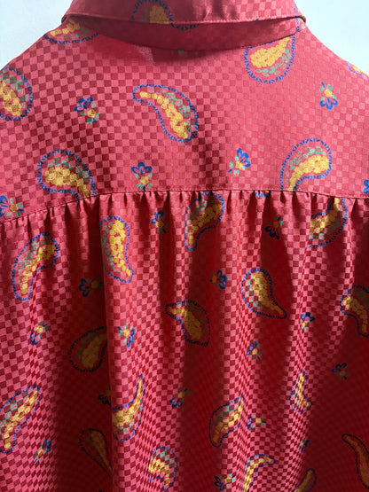 SH26013/Vintage Japanese Paisley Pattern Blouse – 1980s–1990s Red Gathered Shirt