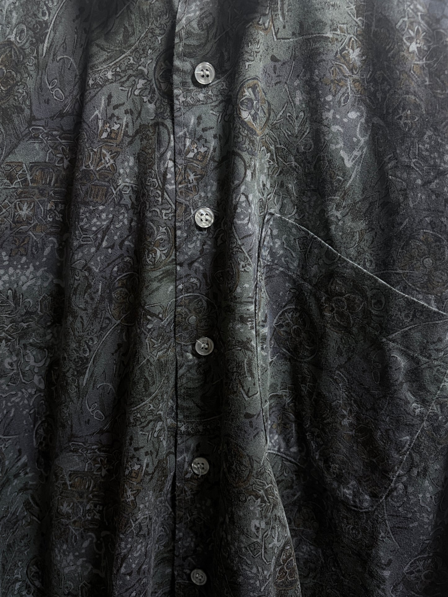 SH26005/Vintage Japanese Pattern Shirt – 1990s Dark Print Cotton Shirt Made in Japan
